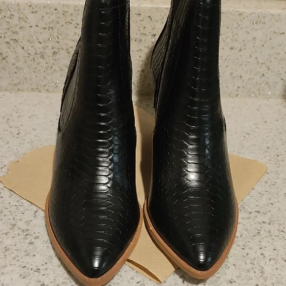 Elegant Black Textured Ankle Booties - Picture 2 of 5